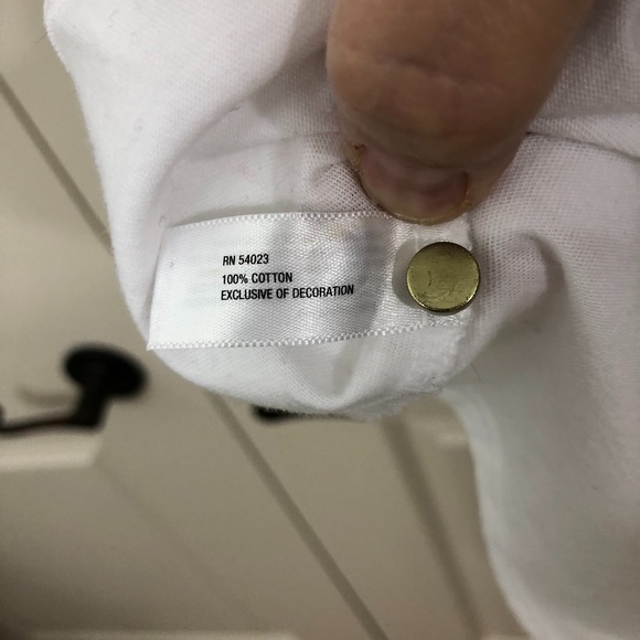 😍NWT Gap LongSleeve White w/Back Buttons! M😍 - Picture 7 of 7